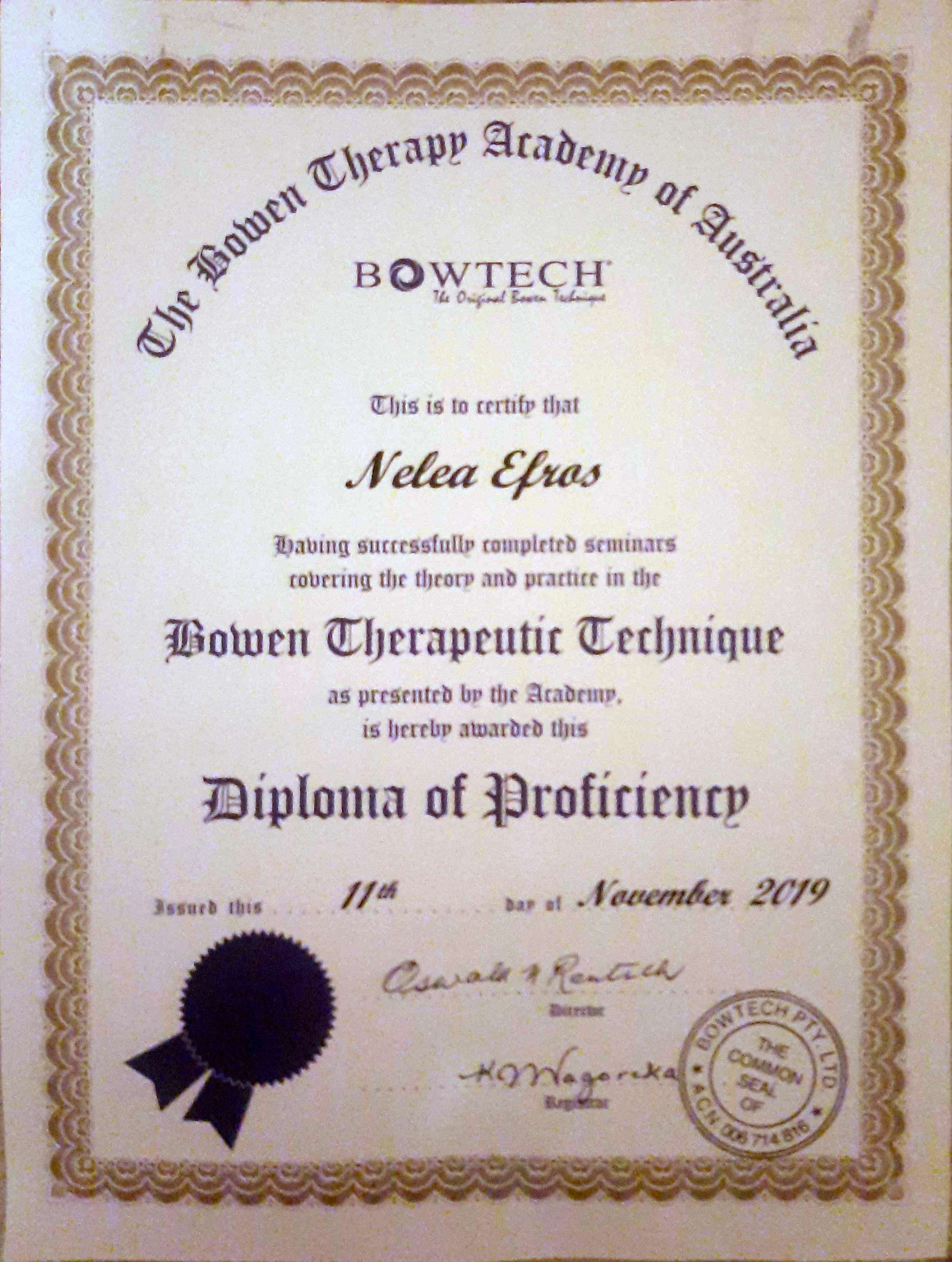 Această imagine este o fotografie a unei diplome oficiale de certificare profesională, având un aspect clasic și autoritar.  Iată descrierea detaliată a elementelor vizuale și a textului:  Designul și Cadrul Fundalul: Documentul are o culoare crem/galben pal, specifică actelor oficiale tipărite pe hârtie de calitate.  Bordura: Diploma este încadrată de o bordură decorativă complexă, de culoare maronii-aurie, cu un model repetitiv de tip valuri sau volute, care îi conferă un aspect elegant și sobru.  Conținutul Textual (de sus în jos) Textul este scris folosind o combinație de fonturi caligrafice și caractere clasice:  Antetul: În partea de sus, scris arcuit cu un font de tip gotic/caligrafic: "The Bowen Therapy Academy of Australia".  Logo-ul: Sub antet se află logo-ul instituției: "BOWTECH - The Original Bowen Technique".  Certificarea: Textul continuă cu: "This is to certify that", urmat de numele absolventului scris de mână sau cu un font caligrafic cursiv: "Nelea Efros".  Descrierea cursului: "Having successfully completed seminars covering the theory and practice in the Bowen Therapeutic Technique as presented by the Academy, is hereby awarded this".  Titlul Diplomei: Scris mare, cu font gotic îngroșat: "Diploma of Proficiency".  Elemente de Autentificare (în partea de jos) Data emiterii: Este specificată data de 11 noiembrie 2019 (Issued this 11th day of November 2019).  Semnăturile: În partea dreaptă jos, se află semnăturile olografe ale directorului și registrarului academiei.  Sigiliile:  În colțul din stânga jos, se află un sigiliu negru zimțat, sub formă de stea cu multe colțuri, cu două panglici negre care atârnă sub el.  În colțul din dreapta jos, se observă un sigiliu rotund, sec (embosat), pe care scrie: "Bowtech Pty. Ltd. - The Common Seal of ACN 006 714 816".  Imaginea reprezintă un document de recunoaștere a competenței profesionale, fiind o dovadă a expertizei deținute de persoana menționată în tehnica terapeutică Bowen.